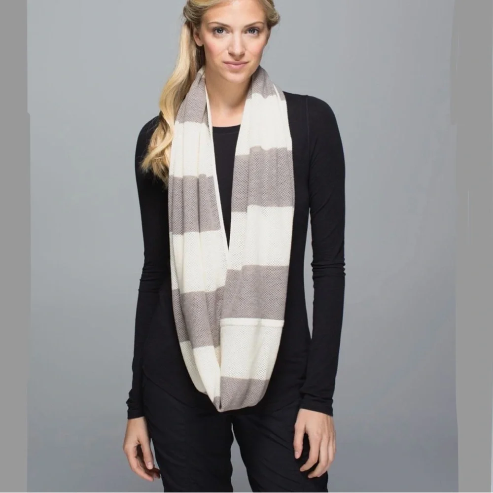 Lululemon Heart Opener Scarf Wool Heathered Storm Grey / Ghost Infinity Scarf